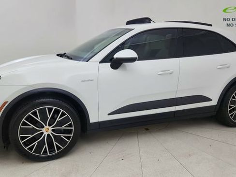 Used 2025 Porsche Macan Electric RWD image 3