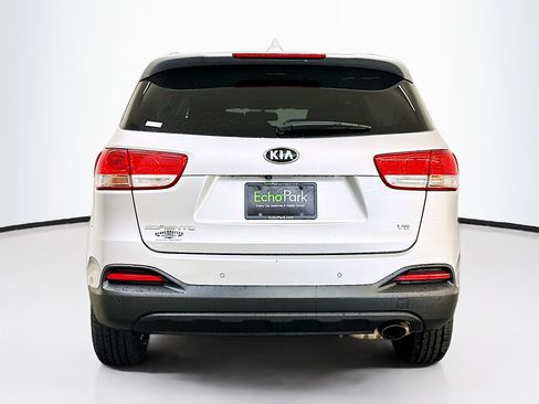 Used 2016 Kia Sorento LX w/ LX Convenience Package image 7