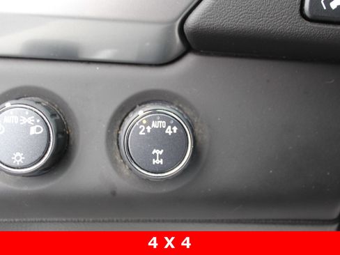 Used 2019 Chevrolet Suburban LT image 26