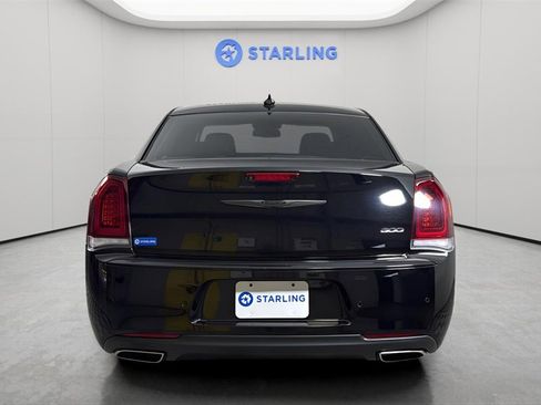 Used 2022 Chrysler 300 Touring L image 7
