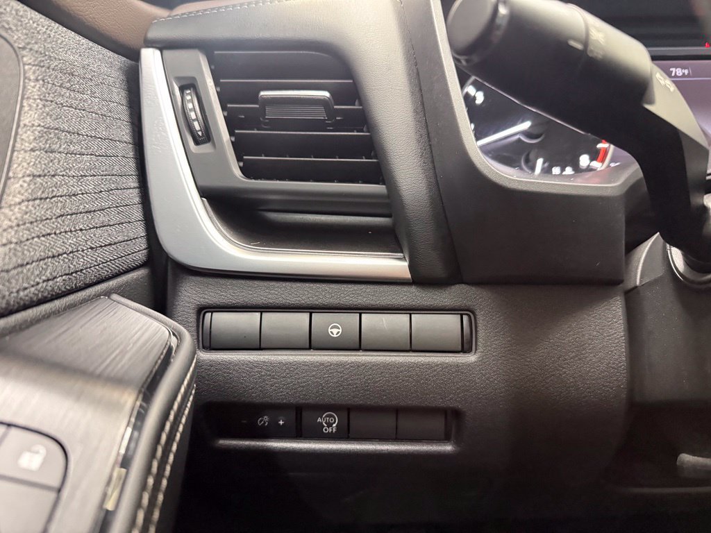 Used 2023 Nissan Rogue SV FWD image 13
