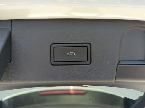 Used 2024 Volkswagen Atlas SEL Premium R-Line image 21