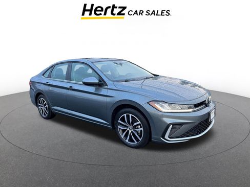 Used 2025 Volkswagen Jetta SE image 1