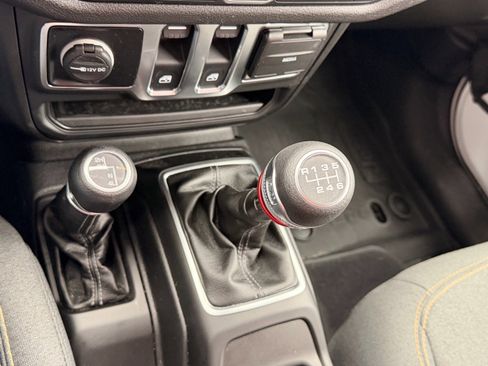 Used 2025 Jeep Wrangler Sport image 20