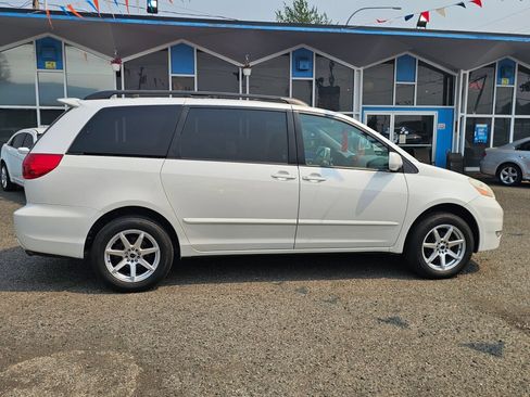 Used 2006 Toyota Sienna XLE w/ XLE Pkg 9 AWD/4WD image 8