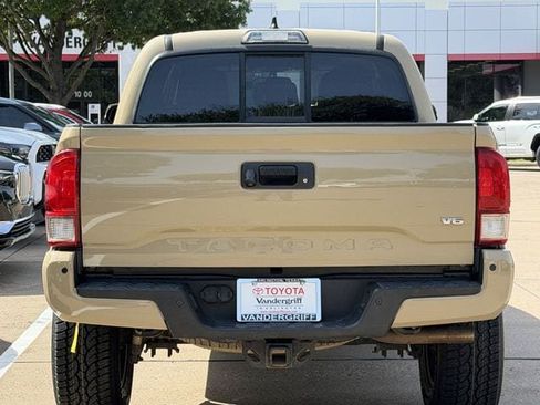 Used 2016 Toyota Tacoma TRD Off-Road w/ Premium & Technology Package AWD/4WD image 5
