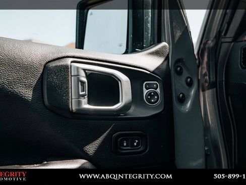 Used 2020 Jeep Gladiator Mojave AWD/4WD image 20