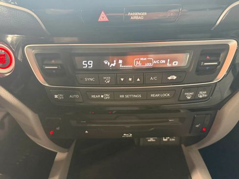 Used 2019 Honda Pilot Touring image 19