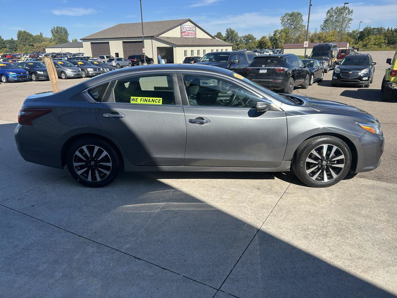 Used 2018 Nissan Altima 2.5 SV w/ 2.5 SV Technology Package FWD image 4