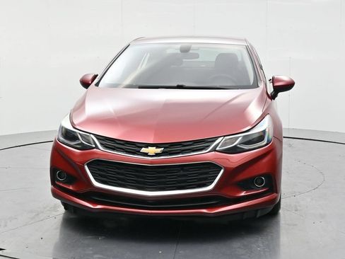 Used 2018 Chevrolet Cruze LT w/ Convenience Package FWD image 2