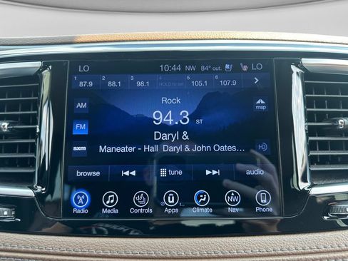 Used 2017 Chrysler Pacifica Limited w/ UConnect Theater Package FWD image 20