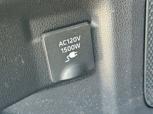 Used 2023 Toyota Highlander Bronze Edition FWD image 17