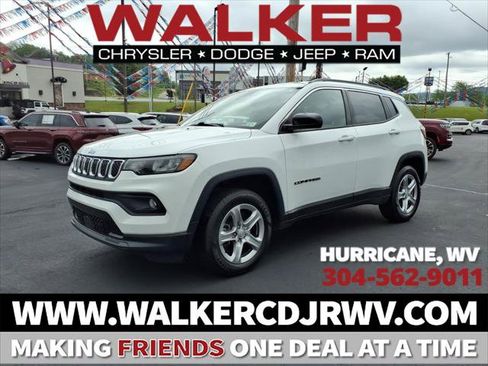 Certified 2023 Jeep Compass Latitude w/ Convenience Group AWD/4WD image 1