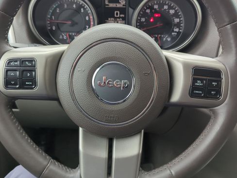 Used 2012 Jeep Grand Cherokee Laredo image 15