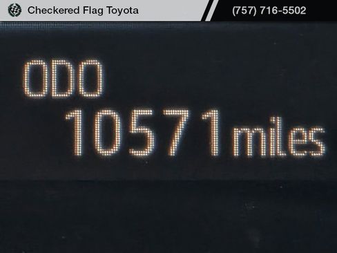 Used 2025 Toyota Sienna XLE w/ XLE Plus Package image 13