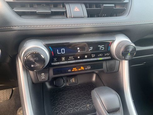 Used 2025 Toyota RAV4 XLE AWD/4WD image 23