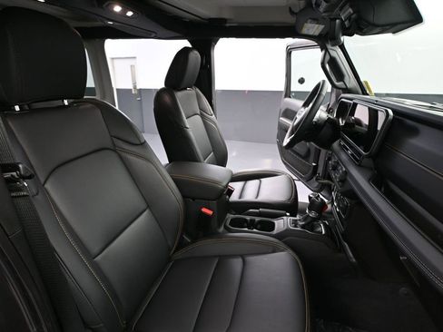 Used 2025 Jeep Wrangler Sahara w/ Technology Group image 46