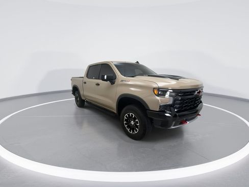 Used 2022 Chevrolet Silverado 1500 ZR2 w/ Technology Package AWD/4WD image 3