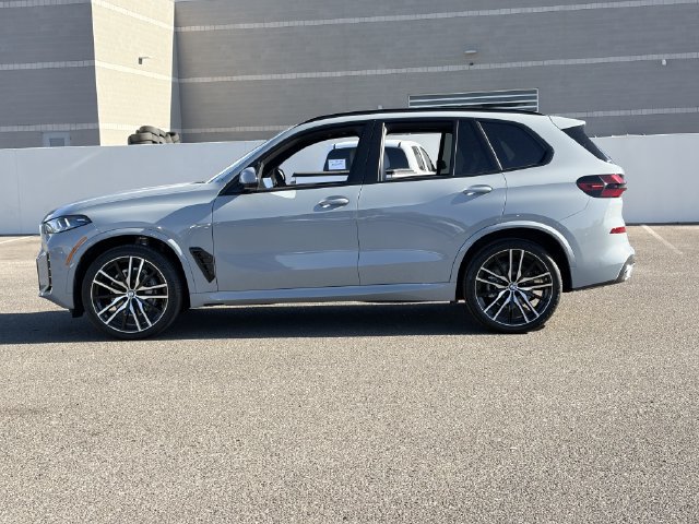 Used 2026 BMW X5 sDrive40i w/ M Sport Package RWD image 9