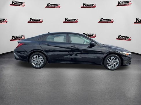 Used 2024 Hyundai Elantra SEL image 4
