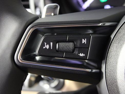 Used 2025 Porsche Macan image 24