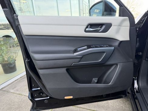 Used 2022 Nissan Pathfinder SL image 11