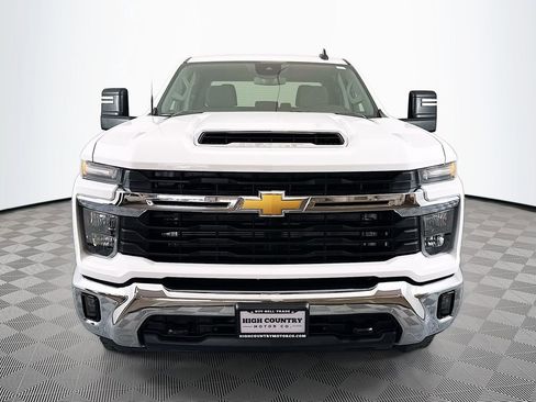Used 2024 Chevrolet Silverado 2500 LT w/ Convenience Package AWD/4WD image 2