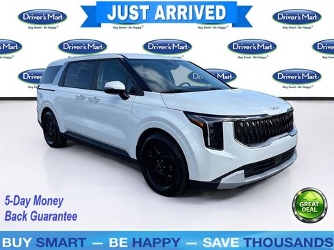 Used 2025 Kia Carnival image 1