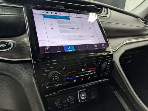 Used 2023 Jeep Grand Cherokee L Limited w/ Black Appearance Package image 24