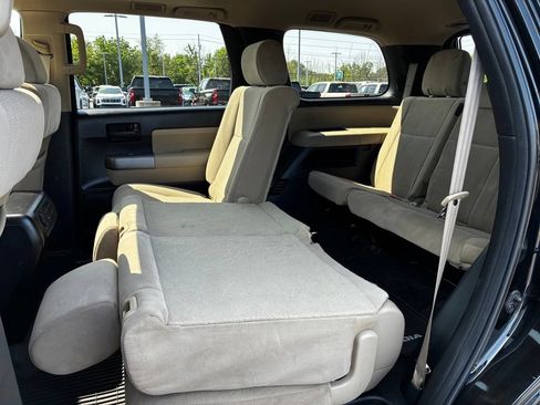 Used 2017 Toyota Sequoia SR5 AWD/4WD image 39