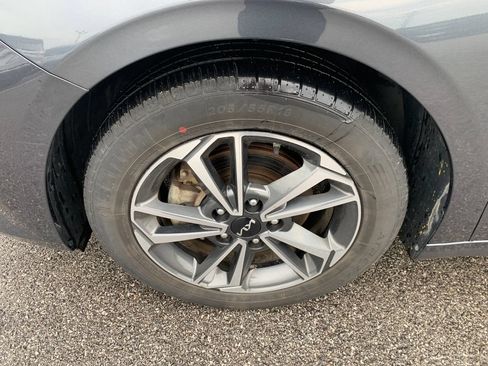 Used 2023 Kia Forte LXS FWD image 2