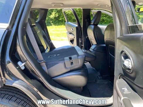 Used 2019 Jeep Cherokee Limited w/ Technology Group AWD/4WD image 35