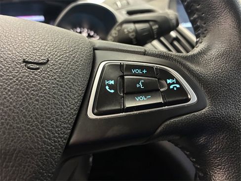 Used 2019 Ford Escape SEL image 16
