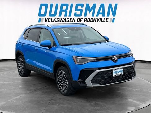 New 2026 Volkswagen Taos SE image 1