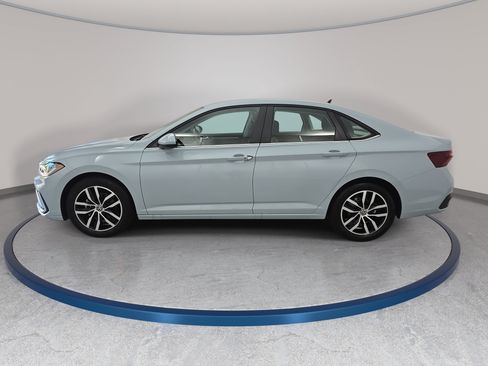 Certified 2025 Volkswagen Jetta SE FWD image 8
