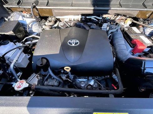 Used 2021 Toyota Highlander XLE image 7