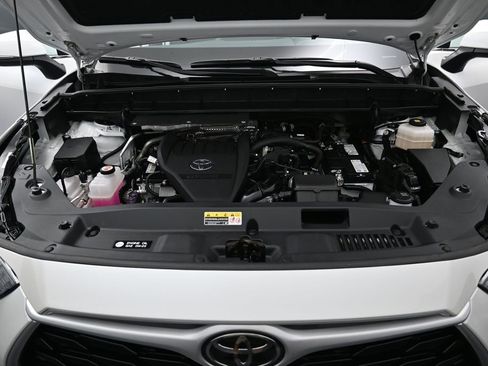 Used 2023 Toyota Highlander L FWD image 35