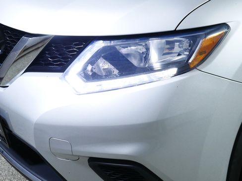 Used 2016 Nissan Rogue S image 16