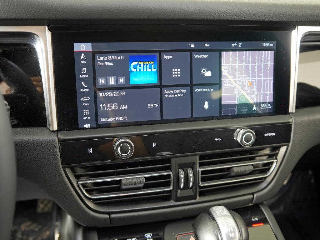 Certified 2023 Porsche Macan Turbo AWD/4WD image 29
