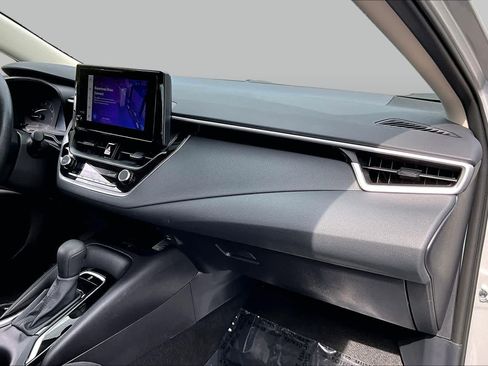 Used 2025 Toyota Corolla LE w/ LE Premium Package FWD image 18
