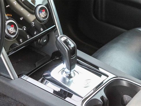 Used 2020 Land Rover Discovery Sport S image 24