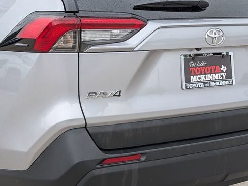 Used 2025 Toyota RAV4 XLE FWD image 8