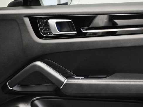 Used 2022 Porsche Cayenne image 48