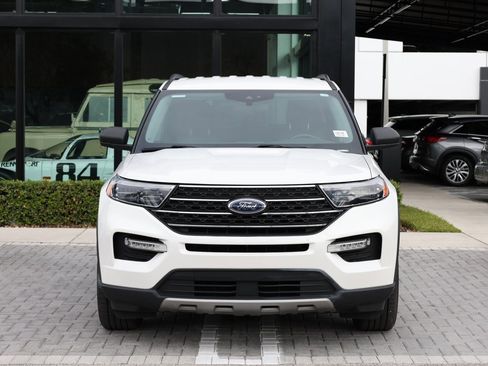 Used 2022 Ford Explorer XLT w/ Equipment Group 202A image 3