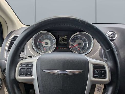 Used 2016 Chrysler Town & Country Touring FWD image 26