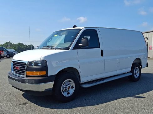 Used 2025 GMC Savana 2500 w/ Driver Convenience Package RWD image 3