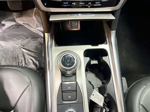 Used 2023 Ford Explorer XLT w/ Equipment Group 202A AWD/4WD image 17