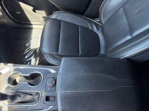 Used 2023 Chevrolet Traverse Premier AWD/4WD image 14
