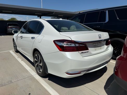 Used 2017 Honda Accord EX image 3