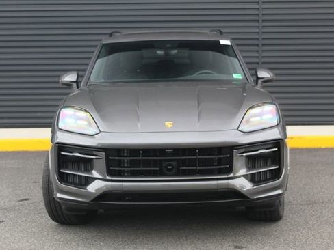 Certified 2025 Porsche Cayenne image 11